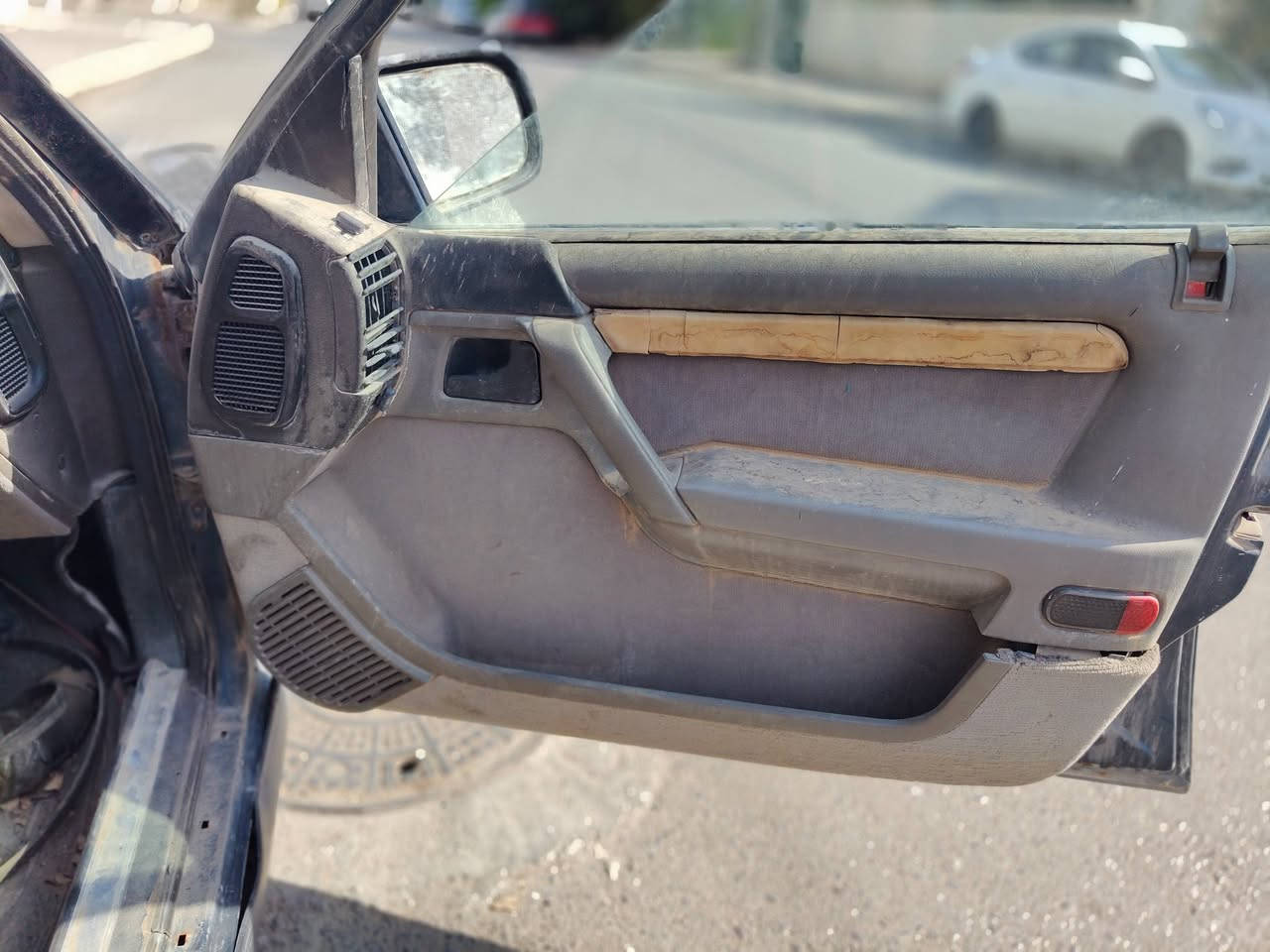 اوبل سيناتور  موديل 92  30 كبس رقم ألماني سنوية خضرا 
السيارة اخذتها مشروع تعمير (محرك معمر كامل أغراض اصلية ) سويت ادامة فيت بم، تنظيف تانكي، نوزلات ، بلكات، ،وايرات ، سلف، دينمو ، باتري جديد . راديتر جديد بانكة وكلج وجوينات جدد.
كير تعمير كامل بس الكنترول و الجوزات الداخلية بقت ما  فحصتها . هسه تحرك أول نمرة بس. كهربائيات الكير فحصتها وطفيت ال s . 
 
السيارة عمرتها وما مشيت بيها وما كملتها و بقت واكفة .
كوبون ما بيها
***********
