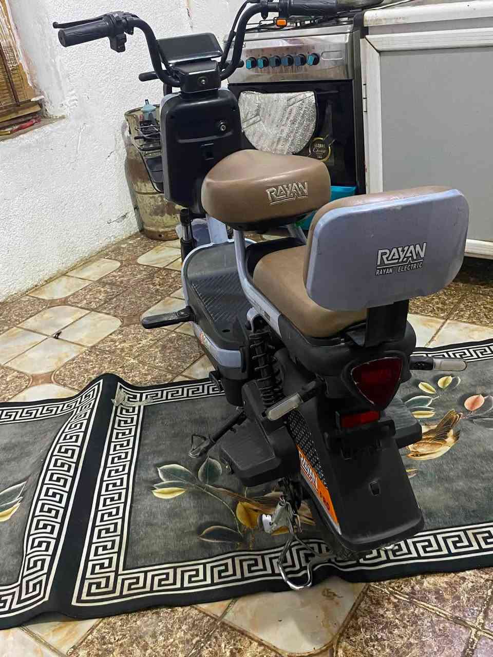 دراجه شحن حجم 14 نضيفه مستعمله شهرين اخذته من مجمع سعرها 360 وبيها مجال وشاحنه وغراضها كامله وسويجين وبصمه كاملات رقمي واتساب ***********

