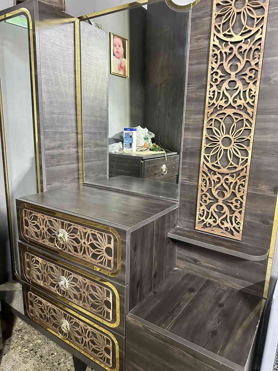 سرير طفل لعمر 5سنه  جديد سعره 125هسه أبيعها 100وبي مجال بسيط غرفه نوم تركي لون صاجي استخدام قليل سعرها سابق مليون و600حالياً مليون و200وبي مجال بسيط مكاني كركوك ***********
