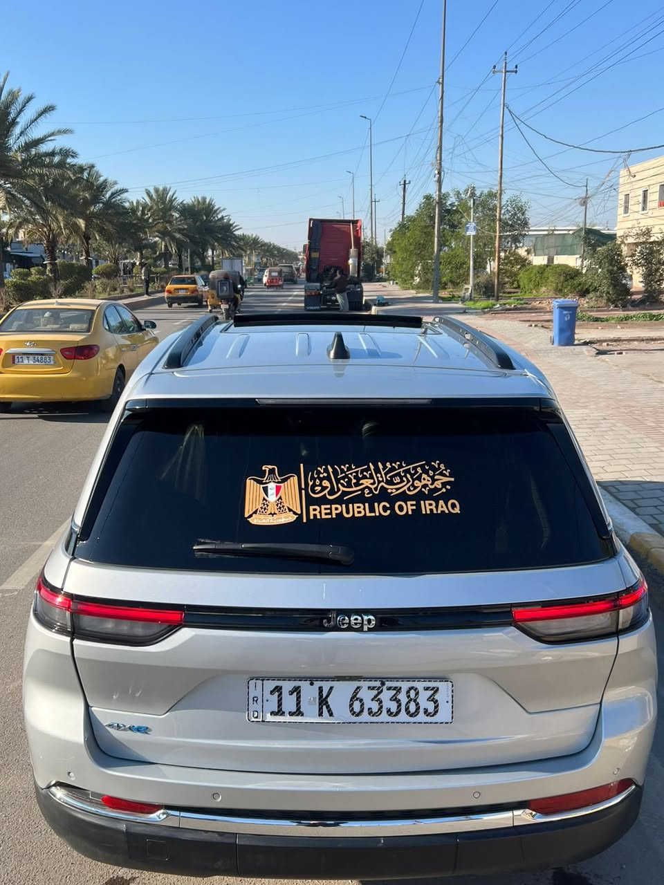 للبيع جيب كراند شيروكي لمتد هايبرد بلك ان 5 راكب
وارد امريكي فول مواصفات 
السياره حادثها جداً بصيط بابين تبديل نفس الون وصبغ كد شبر جاملغ ايمن 
‏ Grand Cherokee limited 4Xe 2023 2.0L 
رقم بغداد بسمي تحويل ثاني يوم 
ماشية 26 الف 
🟫 حجم المحرك ٢٠٠٠ تيربو جارج ٣٧٥ حصان مع محرك الكهرباء  
نظام الشحن : الشحنة الوحدة تمشيك ٤٥ كيلو بدون بانزين نهائيا يعني بالداخل متحتاج بانزين بس اشحن كهرباء  
داخل السياره لون اسود جلد 
🔴محرك تيربو + هايبرد + بلك ان  3 انظمة السائق يختار 
🔴 حساسات خلفية
🔴 ‏‎حساسات جانبيه بالمري
🔴 خمسة راكب 
🔴 رادار 360 درجة
🔴  تحديد مسار   
🔴  تبريد قطعتين
🔴 ثلاث انضمة قيادة 
🔴 بانوراما 
🔴 دفع رباعي. 
🔴 كير ماوس مع وضعيات القياده المختلفه للجبال والطرق الوعره والرمال والطين
🔴 شفتات ستيرن 
🔴 هاند بريك بصمه 
🔴مقود جلد + تدفئة 
مواصفات 
1️⃣ لايتات لد 
2️⃣ هيترات في الكشن 
3️⃣ شاشات عدد 2 شاشة  الحجم الكبير للراكب منفصلة 
4️⃣ كراسي خزن ميموري  
5️⃣ سستم صوت ALPINEو دمام خلفي بلادي 
6️⃣ تشغيل عن بعد
7️⃣ نظام محاكاة العجلة الذكي 
8️⃣ نظام ملاحة 
9️⃣ نظام قيادة ذاتية بريك امامي خلفي اوتو (توقف ذاتي 
السعر 33000 ألف دولار بية مجال بسيط 
مكاني بغداد الشعب سوق شلال
رقم الهاتف ***********
