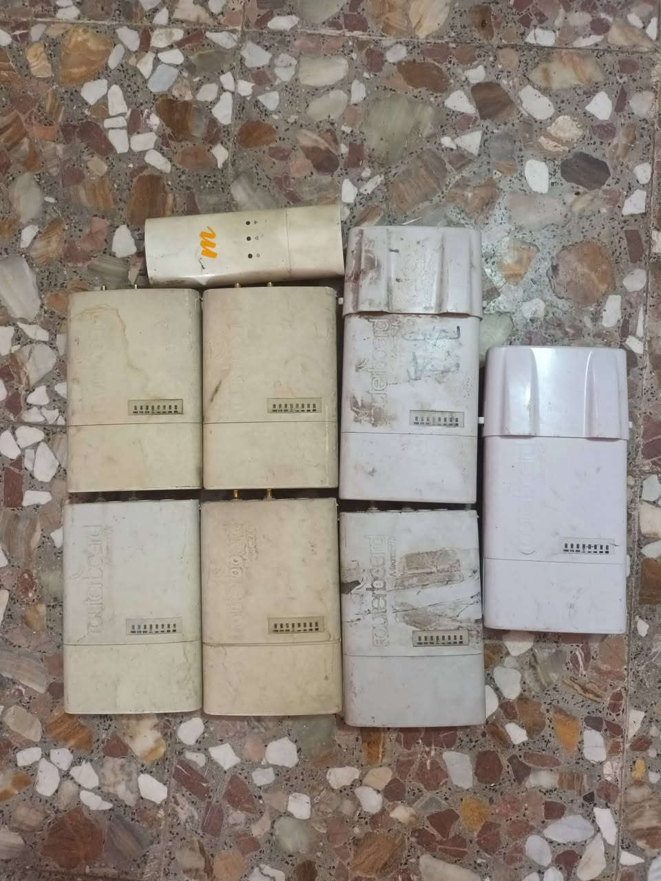 سلام عليكم متوفر برج كامل لبيع
حديد 18 متر
سكاتر عدد 3 مع 912
دش 30 عدد 2 مع 912
عاكسه 850 شغاله 
___________________________
بور بيم عدد 30 قطعة 
لايت بيم عدد 25 قطعة 
نانوات ام فايف اكس ام عدد 20 قطعة 
نانوات ام تو عدد 15 قطعة 
نانوات ام فايف اكس دبليو عدد 5
دعسوقه استلام عدد 1
روكت اكس ام عدد 1
متوفر سسكوات
سسكو NETGEAR GS724T مع اسفيات 2 
سسكو  Cisco 3750G مع اسفيات 2 
ابيع كميات مابيع كم قطعة 
متوفر توصيل 
عنواني بغداد 
رقمي لتواصل وتساب *********** وتصال
