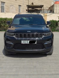 جيب كراند شيروكي 4xe موديل 2024 ماشية 20 الف  مواصفات فول 1/1  سنوية ج...