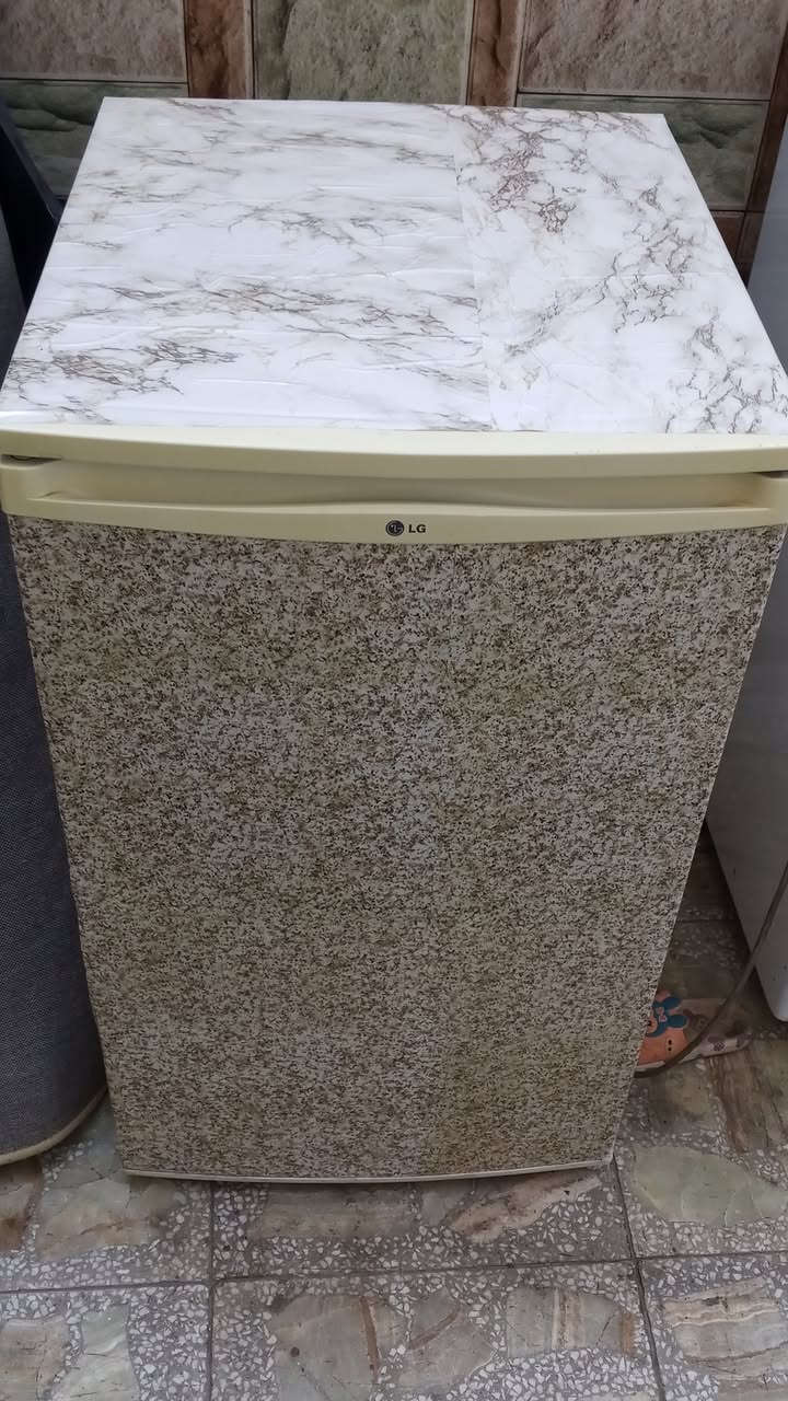 السلام عليكم 
ثلاجه 5 قدم كلش نظيفه سعر 75 بيها مجال 
مكان بغداد المشتل موجود توصيل بكروة ***********
