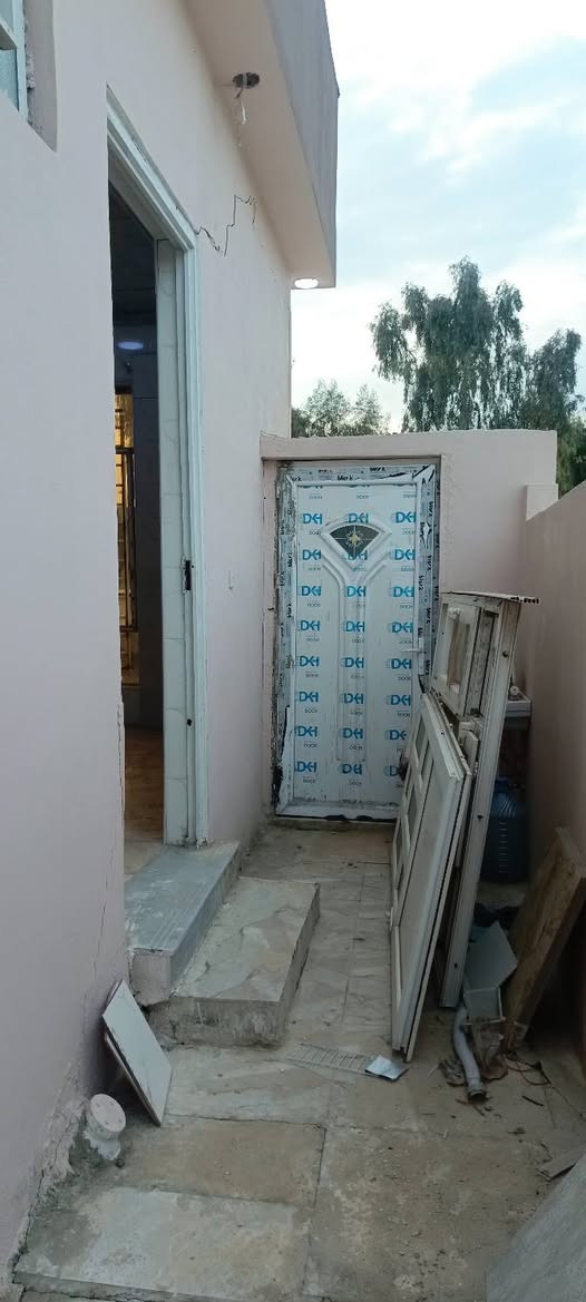 دار للايجار مزارع الفلاح الأولى بالقرب من الخوصر مساحة الدار 150متر طابق ونص غرفتين نوم هول  حمام مطبخ استقبال مخزن صالة طعام طابق ثاني غرفتين قيد الانشاء للاستفسار الاتصال على الرقم
***********
 ***********
