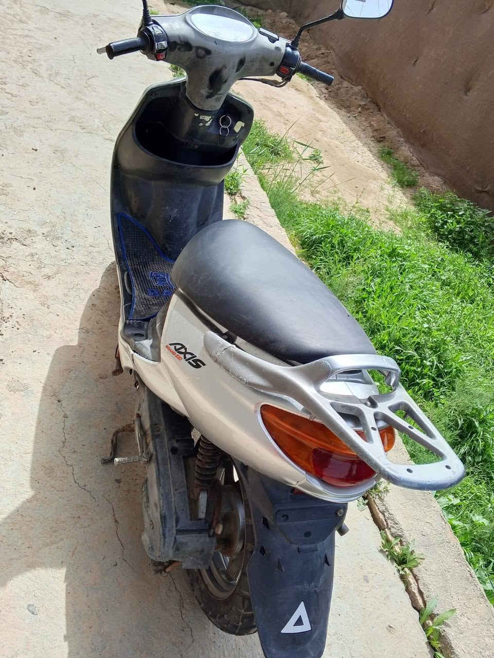 دراجه اكزز فحل حاويه السعر 450الف وببها مجال لشراي ***********مكاني حله بابل
