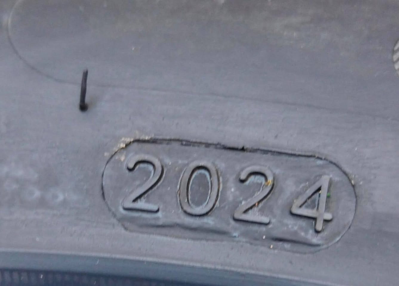 السلام عليكم 
تخم ويل كب حجم 18 مال كورلا وارد أمريكي بلادي  مختوم تيوتا لا كسر لا عواج لا لحيم مع تخم تاير انتاج 24 
السعر 360
الاتصال ع الرقم ***********
