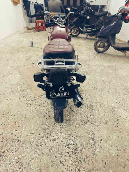 السلام عليكم
سيڤان 2025 باب اول 5 گير

محرك ما مطخوخ فول نضافه

شلعه ومعدل 
كهربائيات كلها شغاله اشاير ولاياتات وبك لايت 
وعداد سرعه 
صالنصه كاتم 
كله على البلادي 

سعره ٧٢٥ بي مجال بسيط للشراي 
اتصل
*********** 

المكان تكريت سوگ الدراجات بالقرب من سوگ الكصاصيب 

🛑معرض ابو سودة لبيع وشراء كافة انواع الدراجات
