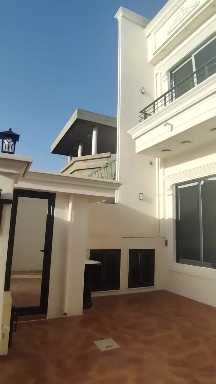 🔥 عوض اليوم المميز جداً 🔥

📍 موقع مميز جداً – منطقة أسرى مفقودين

/  مقابل جامعة عدل

🏡 بيت للبيع مساحة 130 متر ▫️ شارع T ▫️

 جنس العقار: طابو صرف فول فول ▫️

 بناء زيرو وبمواصفات راقية جداً

✨ مواصفات العقار: ✅ واجهة فيلين ✅ نظام دكت

 نظام تبريد مركزي ✅ نظام دفن غاز ✅ سيستم كاميرات ✅ تشطيبات حديثة ومرتبة

🏠 يتكون من: ▫️ غرفة طابق ارضي مطبخ استقبال هول صحيات منور عدد 2

▫️ غرفة واجهة عدد 2  صحيات هول

💰 السعر مناسب جداً

📞 اللي حاب يتواصل ويانه يراسلنا أو يتصل على الرقم الموجود داخل الصفحة

***********.       ***********

📍 عنوان مكتبنا: حي الوسطى –

 مجاور مول حجي زياد – مجاور صيدلية الهدى – مقابل مزاد شيخ الجبل

🔹 نستقبل عروضكم ومطالباتكم: بيع – شراء – إيجار محلات تجارية – دور سكنية – مجمعات سكنية 
حياكم الله 🌹
