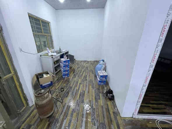 السلام عليكم مزرعه للبيع مساحه 375متر 

كافات الخدمات سند 25 مداور ثاني يوم تتكون من غرفه ومطبخ وحمام وصاله حديقه جاهزه 

المكان /طريق دغاره خلف مطعم واثق 

 ***********//////***********
