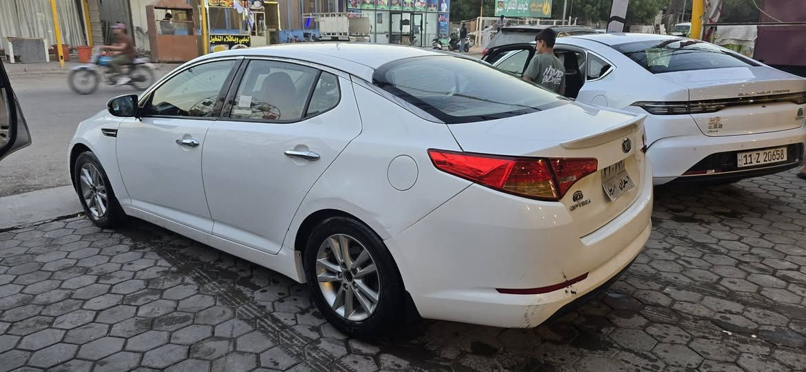 السلام عليكم
ابتيما مديل 13 الون ابيض صدفي 
أربيل سنويه منتهيه
نص فول  محرك 2000 دوش 
ماشيه 240 ع ايدي
السياره خليجي بيهه مكانين بارد 
بدون صبغ والقماره بيهه حالوب بسيط 
المكان النجف 
السعر108 سياره نضيفه احله من الصوره 
***********
