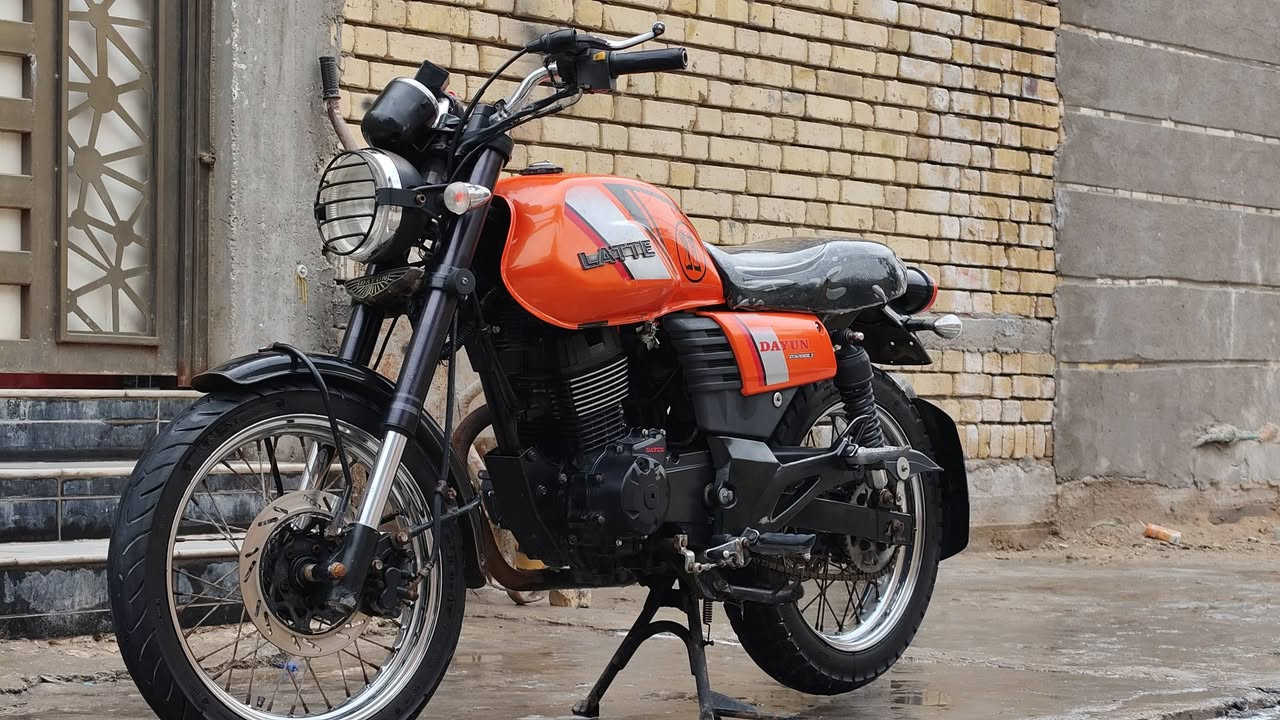 دراجه لايتي موديل 21. شعاله من الطول للطول كفاله  سنويه كامله دراجه نضيفه نكره سلف اي نقص مابيهه الشراي يتواصل واتساب ويدلل‏‪0782 262 5773‬‏
