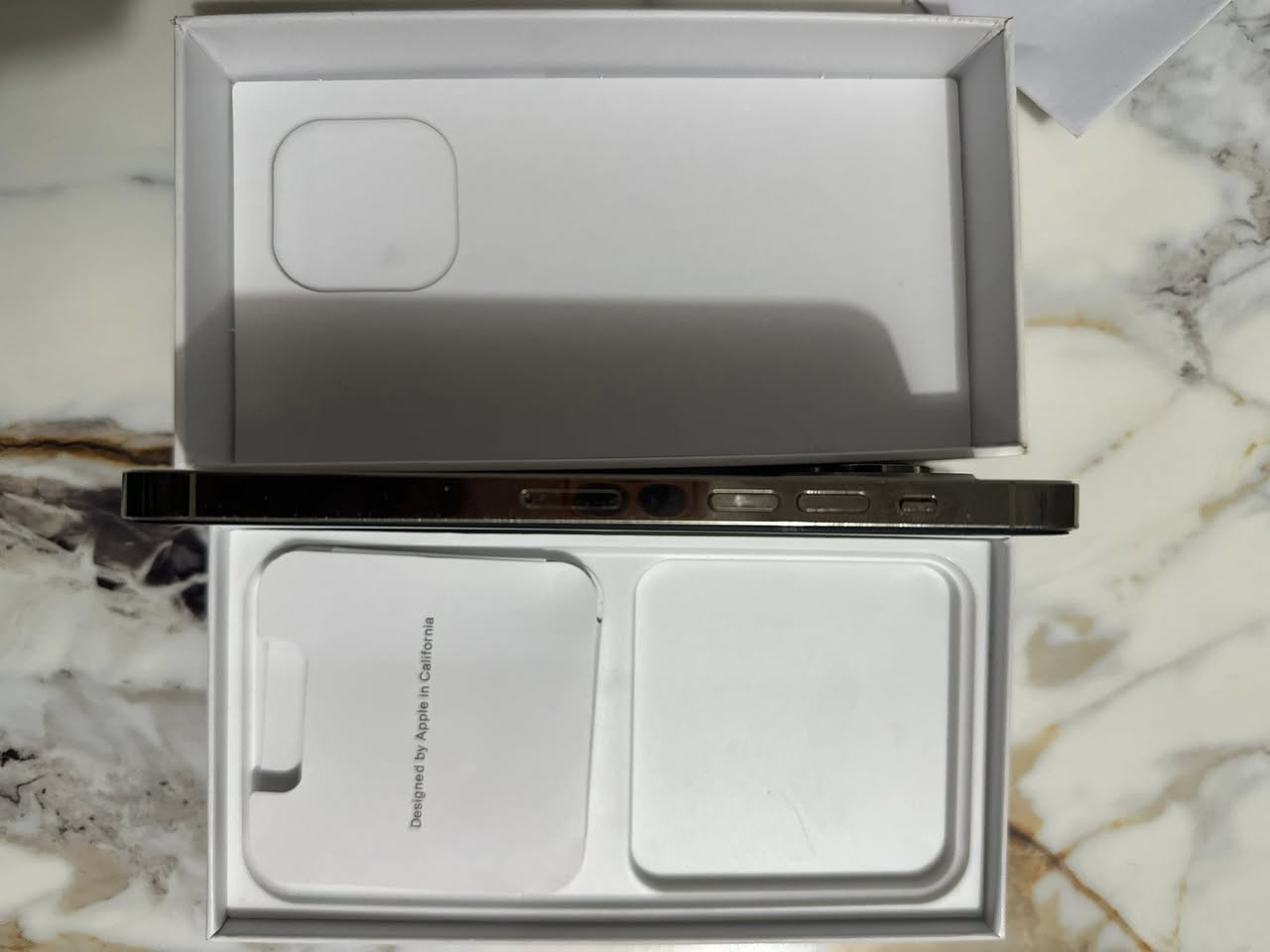 ١٤ برو ماكس نموذج Nبطاريه ٨٩ ذاكره ٢٥٦ جهاز فقط بس فلاش مرات يشتغل ومرات لا مكان رميثة واتساب ‭٠٧٨٨ ٥٦٥ ٥١٤٧‬
