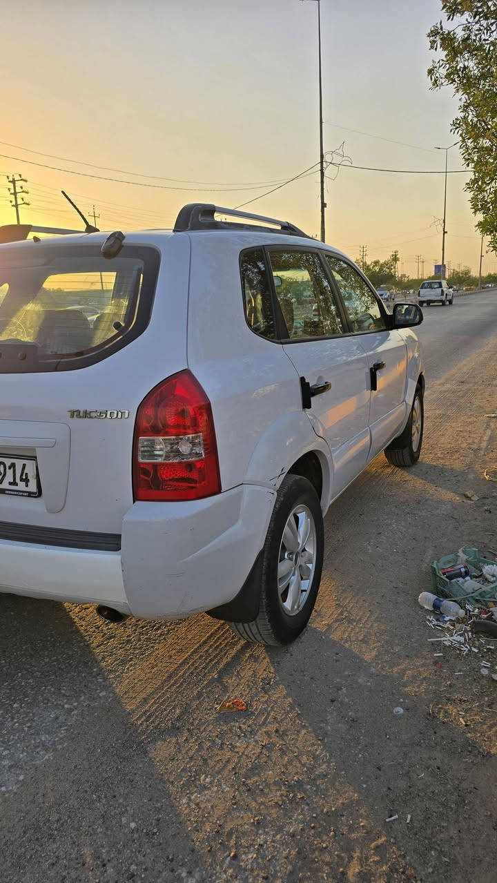 توكسان ٢٠١٠ خليجي 
محرك دوش 
كفالة عامة 
محرك نظيف 
حدادية نظيفة 
دواخل نظيفة 
سيارة تخبل وجاهزة من كل شي 
لعبتها طريق الشمال 

السعر ١٢٥ 
مكاني الديوانية / مداور ثاني يوم 
***********
