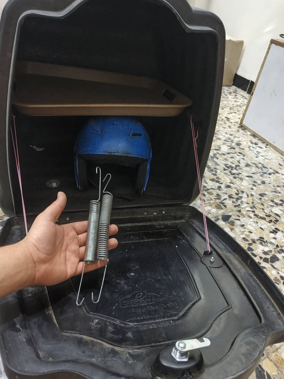 سلام عليكم 2 بوكس دلفري للبيع كل واحد او سعرة الاسود جديد مستعمل 3ايام والبيض مستعمل البيض سعرة 40الف والسود سعرة 25 مكان بغداد محمودية ‏‪***********‬‏
***********الكورك بي واتساب
