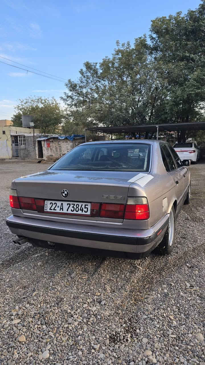 السلام وعليكم احبتي السعر 48بي مجال
‏Bmw  لون رصاصي   

 525 اصل فصل 

موديل91 بلاد 

رقم اربيل جديد دولي    وكاله عامة محرك مسكر 

كير اوتو ماتيك تبريد

السيارة جاهزة مابيهه نقص

4 تايرات جديده

حدادية ورا وكدام بشرط

كير محرك جديد مكفول 

تحويل ثاني يوم 

***********
مكان السياره ديالى خانقين
