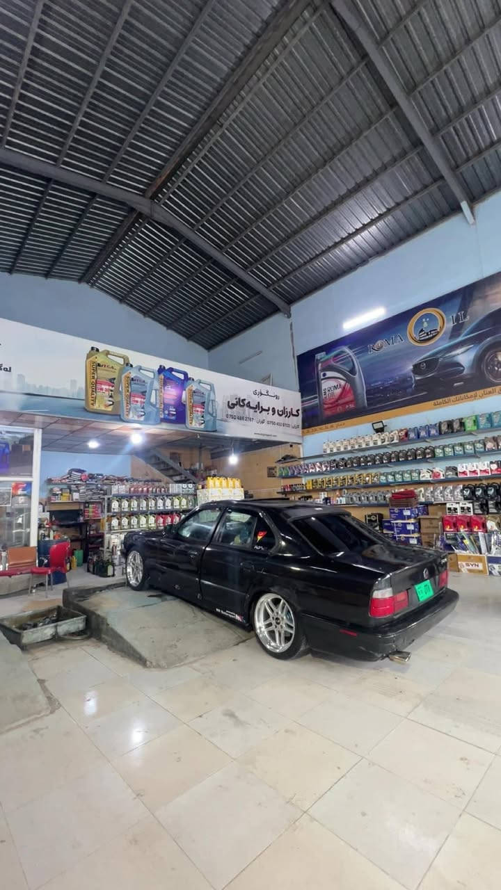 بیئم 528گێرى عادي مەکینە و ئەکسل بەشەرت سەنەویە وەکالەیە واجی هەیە پاکانەیە مۆدیل 1991بێ لێدران مواسەفات ٤جام کارەبای سلایت ناو جلد  ABSمەرکەزی ٤ تایەو ویلی نوێ هەموو گیانی بەشەت  تەنها بۆ فرۆشتن گۆرینەوە ناکەم سعري٢٨$. ژماري موبيلا ***********
