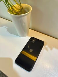 آيفون ١١ • شاشة ضربات • بطارية ٨٧%