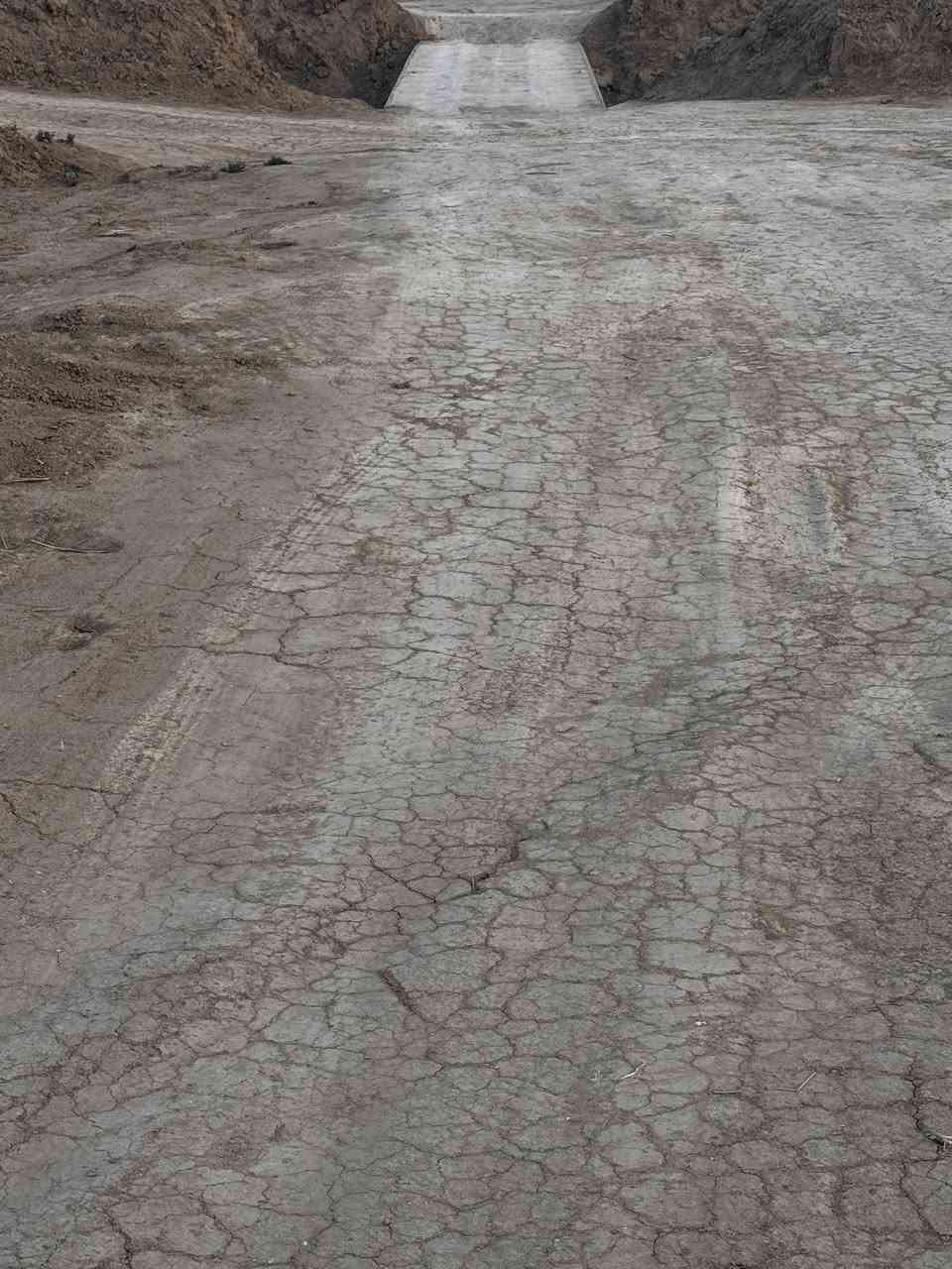 سلام عليكم
أرض زراعية عقد 35البيع 75دونم    واسط قضاء الموفقية معدله اليزر  كلها  تزرع  كلها بيه بيوت 🏠  4بية بستان  180 نخلة 🌴 بيه محولة كهرباء بوحدك بية بوري ماي ساله نهرك بوحدك شارع بوحدك مدرسة 🏫 بتدئية 400 متر رقم الهاتف ***********
