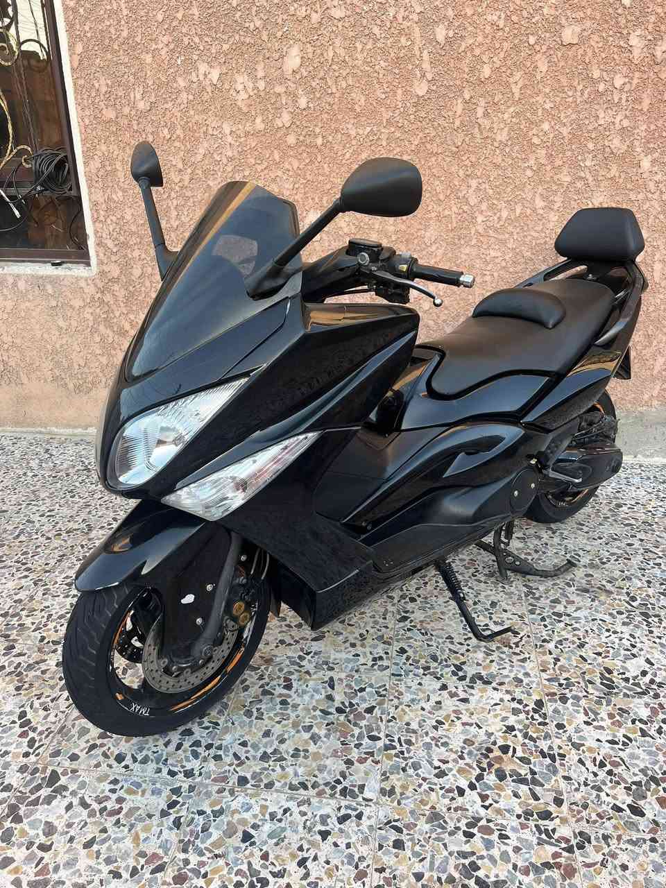 دراجة TMAX 2011 مكفولة كفالة عامة  صالنصه اصلية  ماشية 37 الف سكيورتي للاستفسار *********** السعر 32. المكان بغداد الشعب
