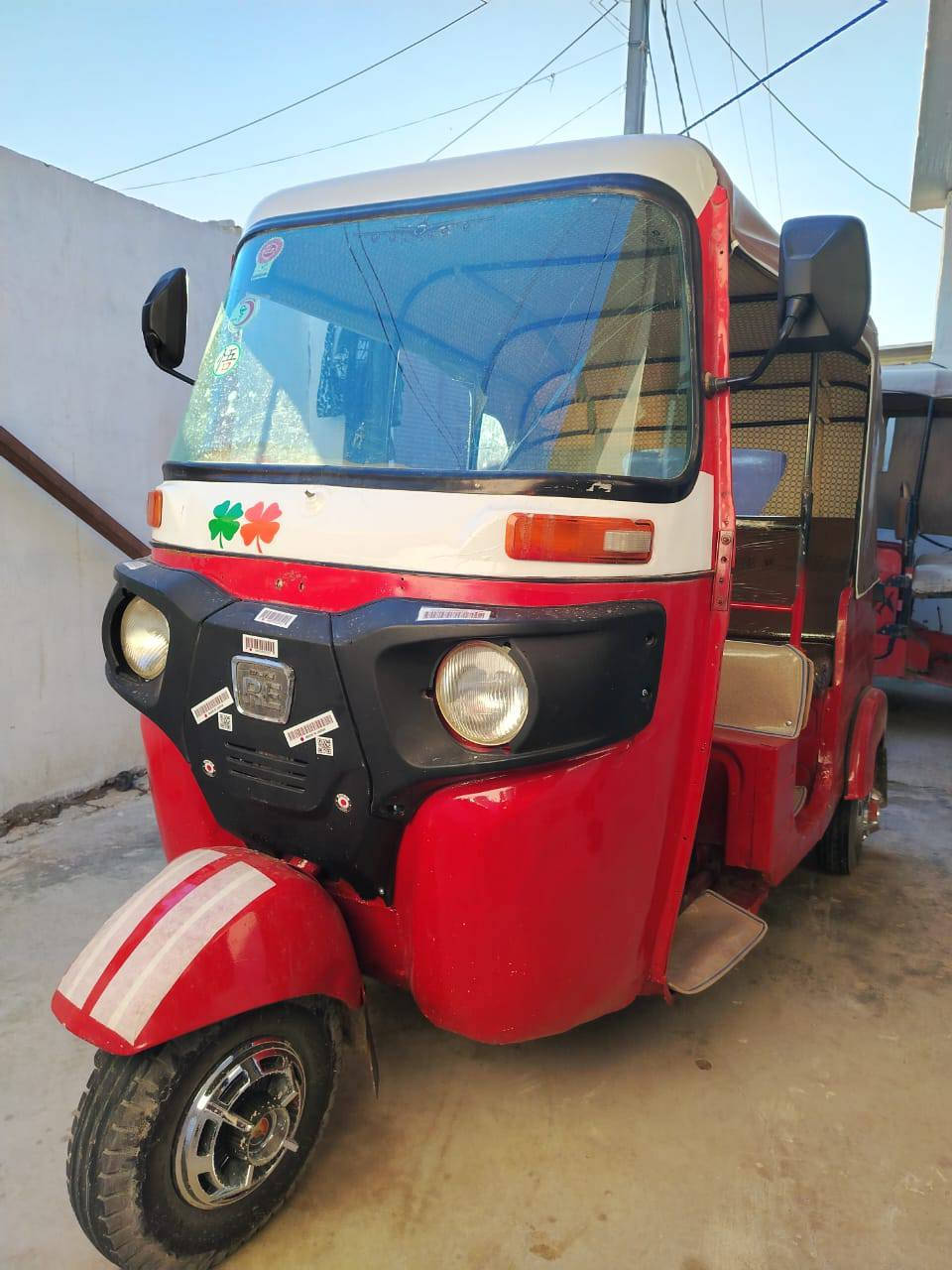 سلام عليكم مرخصت الادمن تكتك باجاج موديل 2017 شهر 11محسوبة على 18الاوراق أصولية تكتك معمرة خير من الله محركهة على ايدي تكتك مناقصهة شي  ربع مذب عليهة 3600سعرهة وبيهة مجال حك الجية اي استفسار رقم ***********
