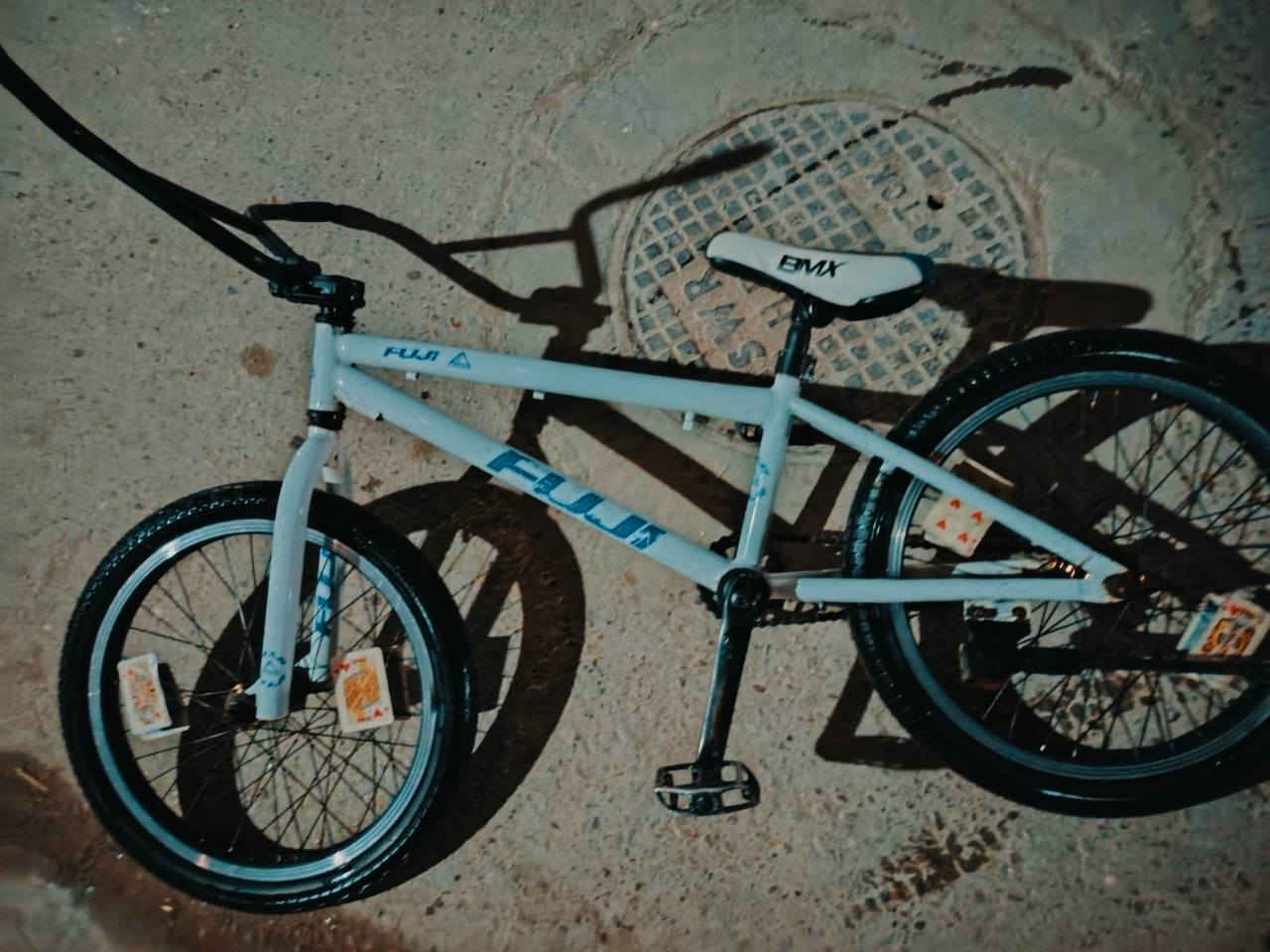 سلام عليكم
بايسكل BMX للبيع
مكفول 
مثل ما موضح صوت المكينة طرب
البطيخات تزويد شركة جولت
الختم موجود مال الشة
تايرات جوابة كلة جدد
تجي ما تصرف علي ربع كبل تاخذة
السعر ٨٠ وبي مجال بسيط
مكان بغداد حي النصر
رقمي ***********

