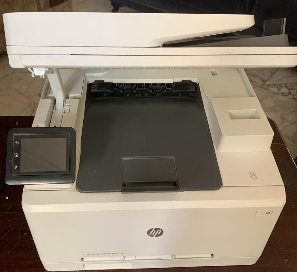 📢 للبيع HP Color LaserJet Pro MFP M277dw الأصلية

🔹 4 وظائف بجهاز واحد: طباعة، نسخ، سكنر، فاكس.
🔹 طباعة ليزر ملونة بجودة عالية.
🔹 طباعة أوتوماتيكية على الوجهين (Duplex).
🔹 اتصال Wi-Fi + USB + Ethernet.
🔹 تدعم الطباعة من الموبايل (HP Smart، AirPrint، Mopria).
🔹 شاشة لمس ملونة سهلة الاستخدام.
🔹 وحدة تغذية تلقائية للمستندات (ADF).
🔹 منفذ USB للطباعة المباشرة.
🔹 سرعة طباعة تصل إلى 18 صفحة بالدقيقة (أسود وملون).
🔹 تدعم أحجام الورق: A4، A5، A6، Letter وغيرها.
🔹 مناسبة للمكاتب، الشركات، الطلبة، وأصحاب الأعمال.

💎 طابعة أصلية، نظيفة، لم تدخل أي صيانة أو تصليح، وجميع أجزائها أصلية، وجاهزة للعمل.

💰 السعر: 135,000 دينار عراقي (قابل للتفاوض البسيط للجادين).

📞 للاستفسار والمراسلة***********
