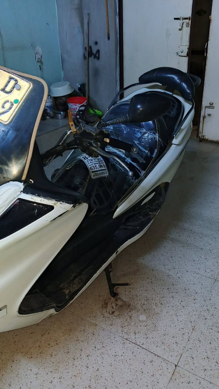 دراجة ياماها ماجستا دبل رون
محرك 250cc
لايت زنون 
نضافه كفرات 70 بل 100
دراجة كله شغاله عدا كيج البنزين
مجفته تجفيت جديد صوت ناعم
السعر مليون 800
***********
