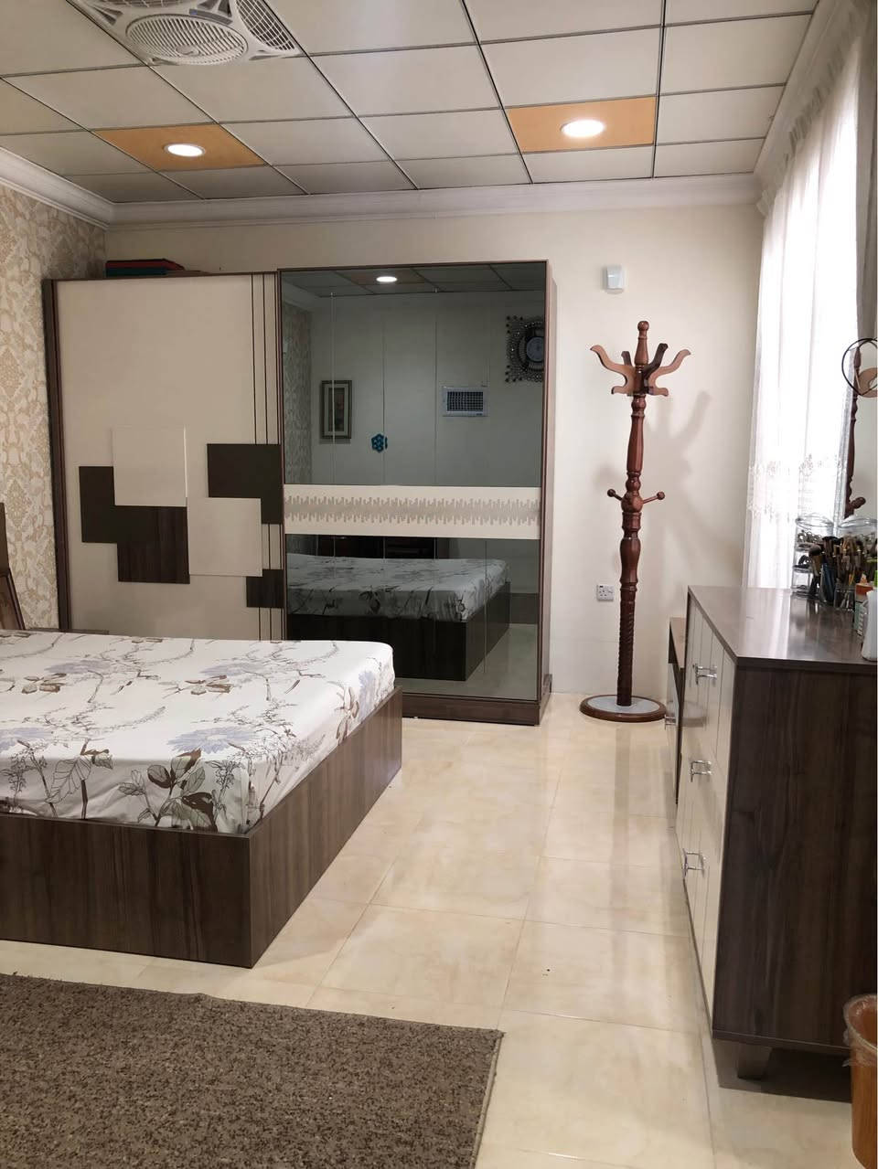 غرفة نوم نفرين تتكون من ٦ قطع
الغرفة مفتوحة ومشدوده ٥ مرات يعني مستعملة وبيها ضرر فتحتاج تصليح 
لان من كثرة النقل 
ملاحضة الغرفة تباع بدون دوشك أربيل, العراق


**إذا كنت صاحب هذا الإعلان وتريد حذفه لأي سبب، رجاءا أرسل رسالة إلى الدعم الفني**