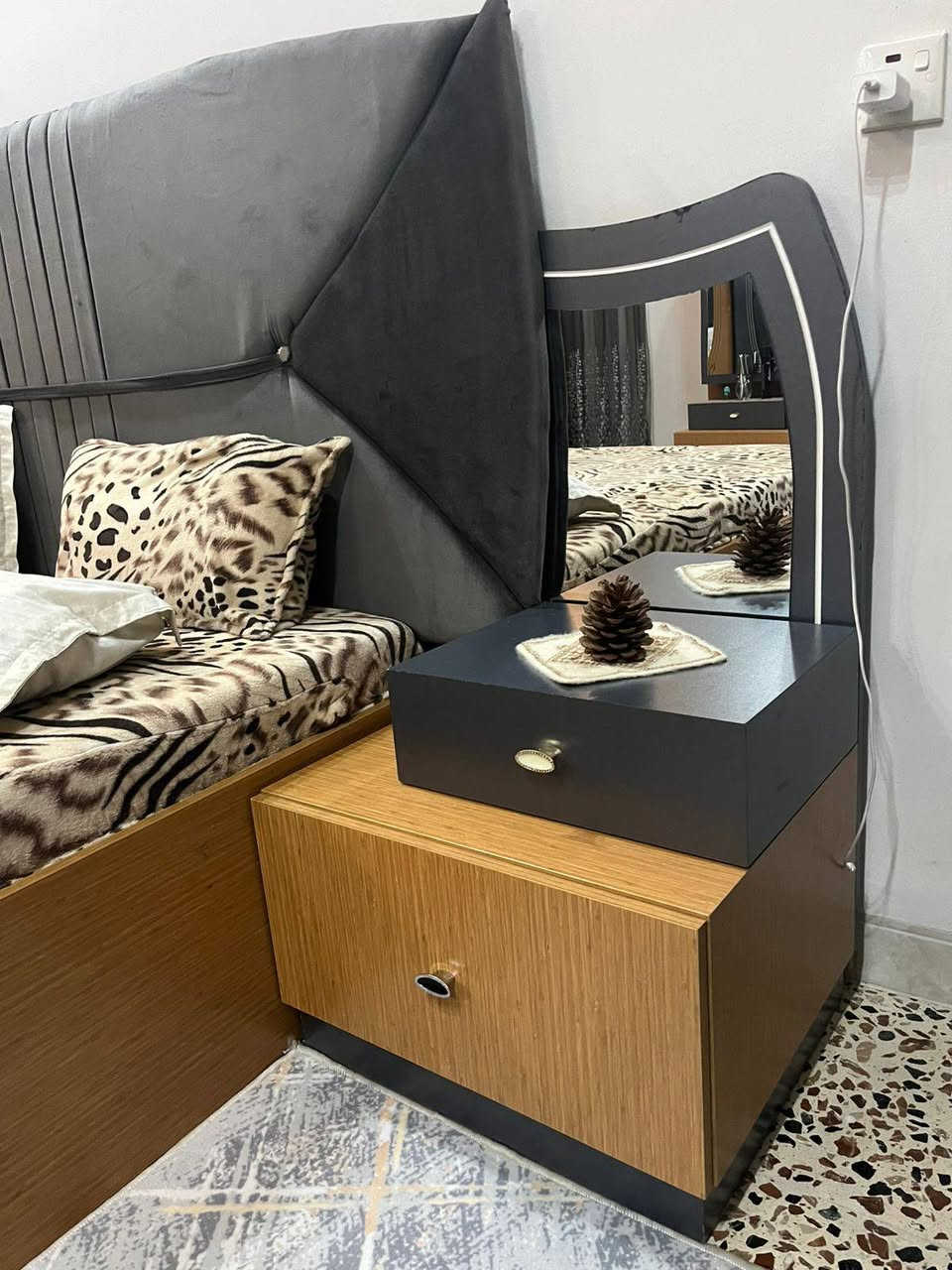 غرفه نوم كولش كولش جديد استخدام  قليل وشغل ايد مال نجار مو حاضر للبيع الي يناسبه ادزله تفاصيل ع خاص


**إذا كنت صاحب هذا الإعلان وتريد حذفه لأي سبب، رجاءا أرسل رسالة إلى الدعم الفني**