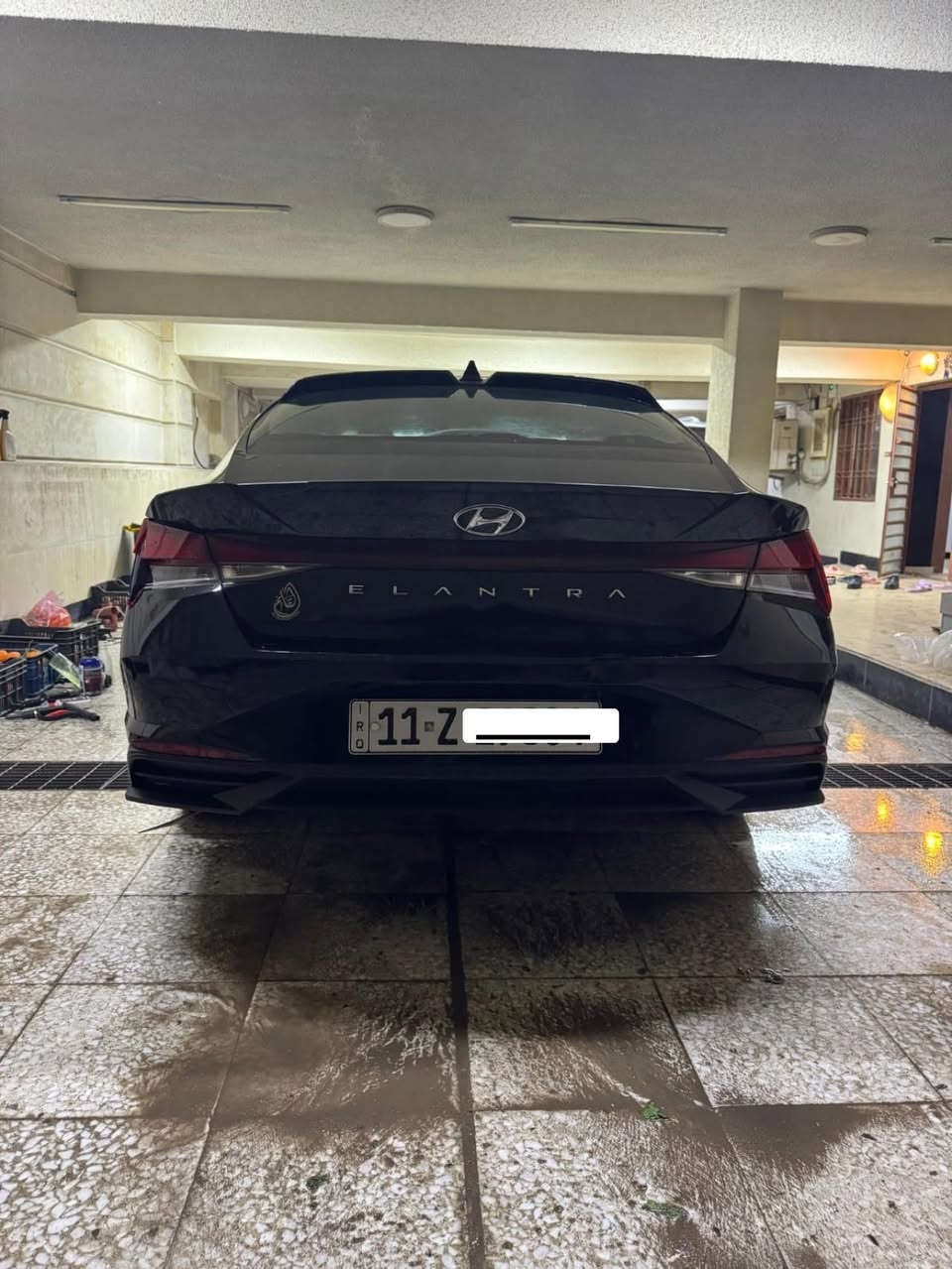 بسم الله الرحمن الرحيم 

السلام عليكم 
                                                             Hyundai Elantra 2023
مواصفات 
النترا 2023 
وارد امريكي
محرك 2000cc مكينه دوش 
الداخل مخمل لون رصاصي 
رادارات اماميه خلفية جانبية
شاشة ديجيتال مع كاربلي 
3 انظمة قيادة سبورت -ايكو  -  نورمال
نظام تحديد مسار + نقطة عمياء
بصمه ابواب وتشغيل بصمة وتشغيل عن بعد 
نضام توقف ذاتي 
مخارج USB
بعد بيها هواي مواصفات
مكينه كير مكفولة 
ماشية 45mi
صور الحادث موجود بلمنشور صبغ بنيد فقط وجاملغ جهه السائق بارد على كد شبر وبارد في الجاملغ الخلفي ايرباك ستيرن فقط
للبيع او المراوس حسب القناعه
رقم بغداد الجديد سنويه وهزه كلة جديد السنوية لحد 2030
بأسمي 
السعر 158$ وبيها مجال
مكاني بغداد حي القاهره
الاتصال ***********
