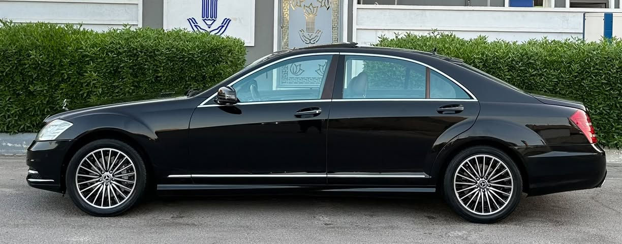 السلام عليكم
مارسيدس S500 خليجيه فول الفول
 اصل 2010 
رقم سليمانيه بأسمي 
هزه جديده رقم جديد
موصفات معروفه 500  
لارج 
دبل جام 
داخل عسلي بالكامل 
تبريد 3 قطع 
دبل ماوس أبواب وصندوك شفط 
جنطه كهرباء
تخم تاير عليها جديد
صدر خلفي امامي جديد 
بلوتوث 
لايت ويا الستيرن يفتر 
كأمره خلفيه بلاديه 
مري شفط وقلاب 
بانوراما 
سياره جديده بمعنى الكلمة 
صبغ دعاميات فقط 
كشنات خلفيه أماميه تدفئه وتبريد 
فول الفول مواصفاتها 
مكاني بغداد العامريه
السعر (205) وبيها مجال جدا بسيط
***********
***********

