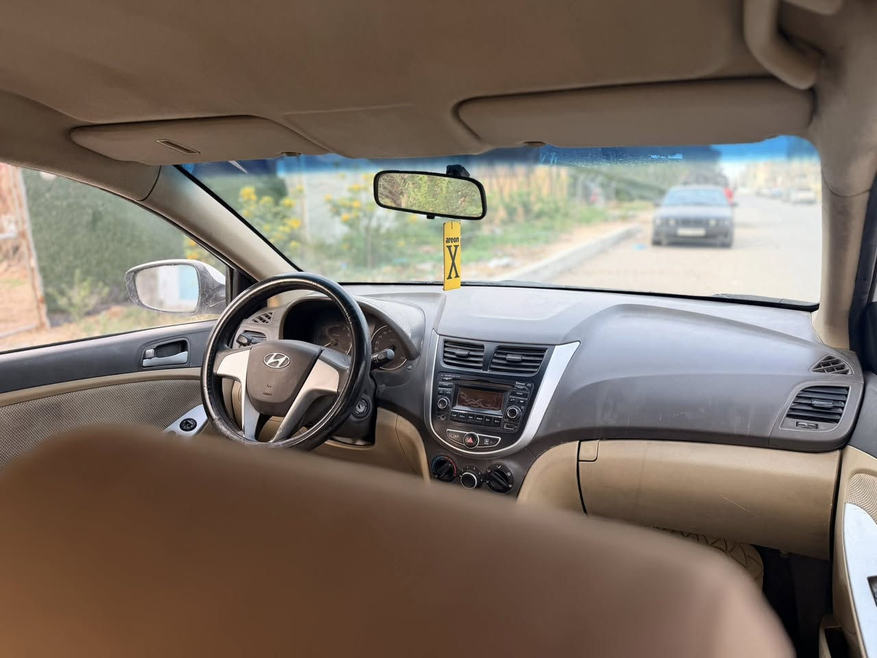 سلام عليكم للبيع
اكسنت بيضاء  خليجي
موديل 2015 
ماشيه 157 الف 
محرك 1400 
الجاملغ الخلفي الأيمن مصبوغ 
بيها بارد  
مكاني بغداد البلديات 
السعر 93 ورقه 
***********  وتساب
