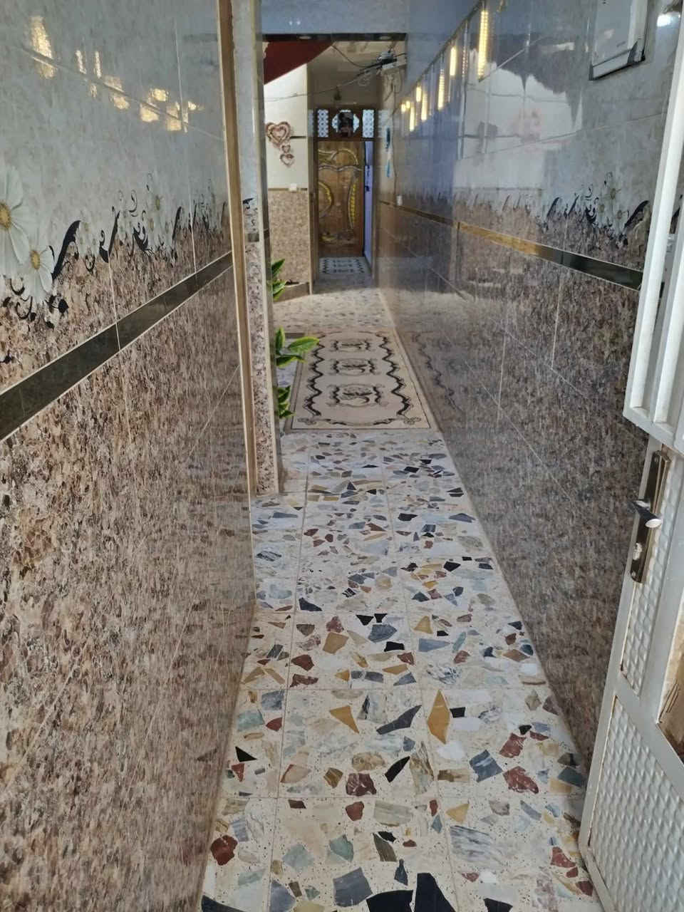 السلام عليكم بيت للبيع 100متر بسبع قصور قرب السيطره للاستفسار الاتصال على الرقم ***********
