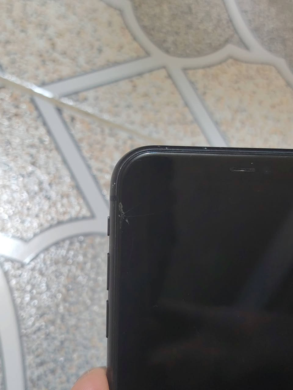 ايفون 11عادي  فطر بلشاشه مثل ماواضح بلصوره  ماداخل تصليح
***********
200الف
