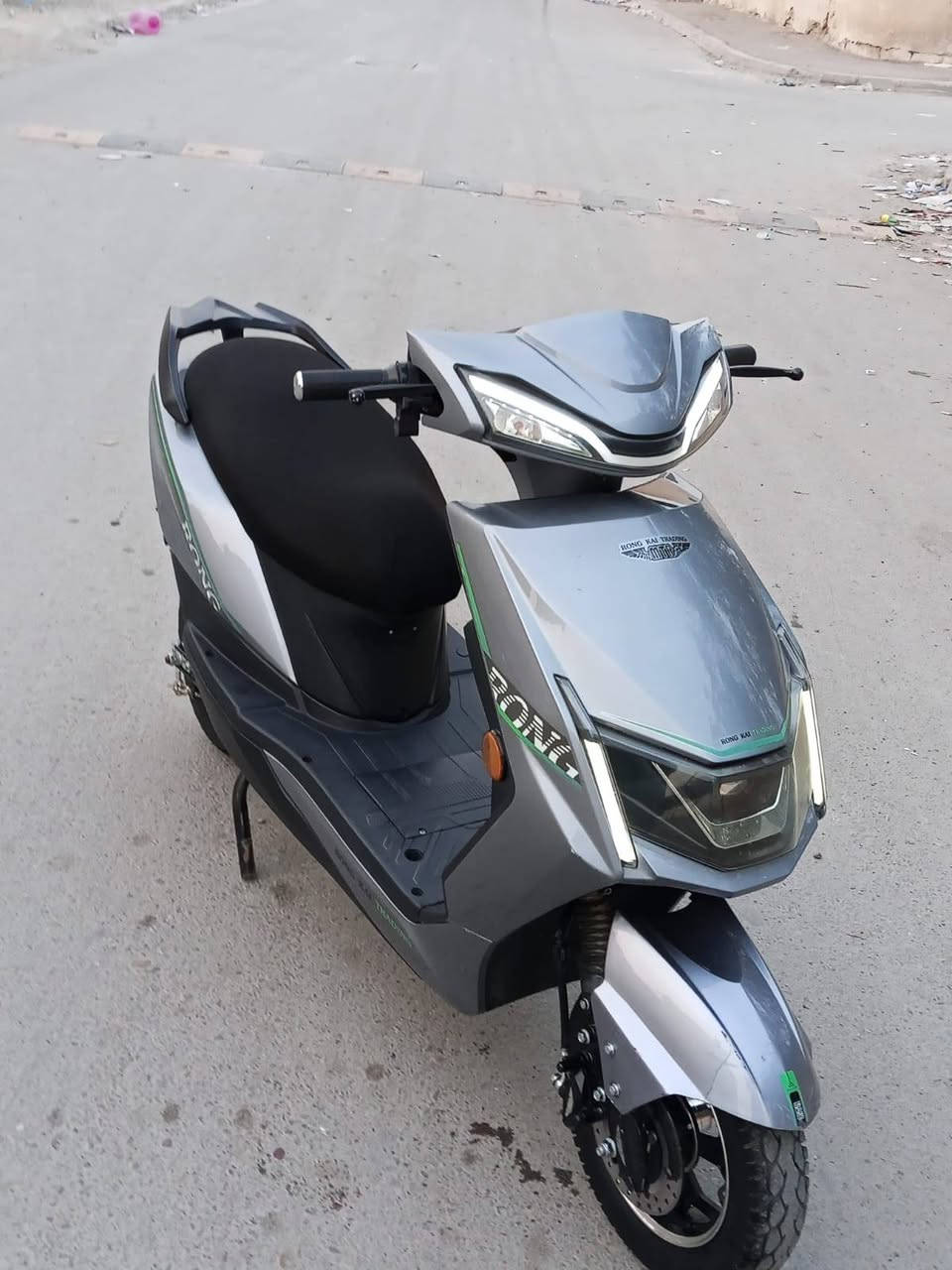 سلام عليكم دراجة شحن سكنس القرش من شركة MTR 2025 المواصفات
1-ملف 1500 نحاس حقيقي 

2- 3نمر

3- سرعة 71وية الوزن 61 حقيقي اب تطبيق وين

4- نضام رجوع الخلف R

5- لايت عالي ناصي زنون 

6- اشاير يمنة سيرى

7-نضام الباركP للحماية من السرقة 

8- منفض USP للشحن

9-هورن 

10- ابريكات الامامي دسك والخلفي بنز شغالات 

11-دبلات الامامي دهن والخلفي شغالات 

12- الدراجة بيها بصمة وسويج

13- قفل صندوق

14-استان صفحة وستان تعليگ

15- الدراجة تجي وياها مرايات بس ما شادهن

16- تايرات جدد

البطاريات 6 نص عمر اتمشيك 20 كيلو 

الدراجة جاهزة مابيها اي نقص 

السعر :650$ وبيها مجال 

العنوان بغداد جديدة النعيرية قرب كوكب سفن النجاة 

الرقم :***********
