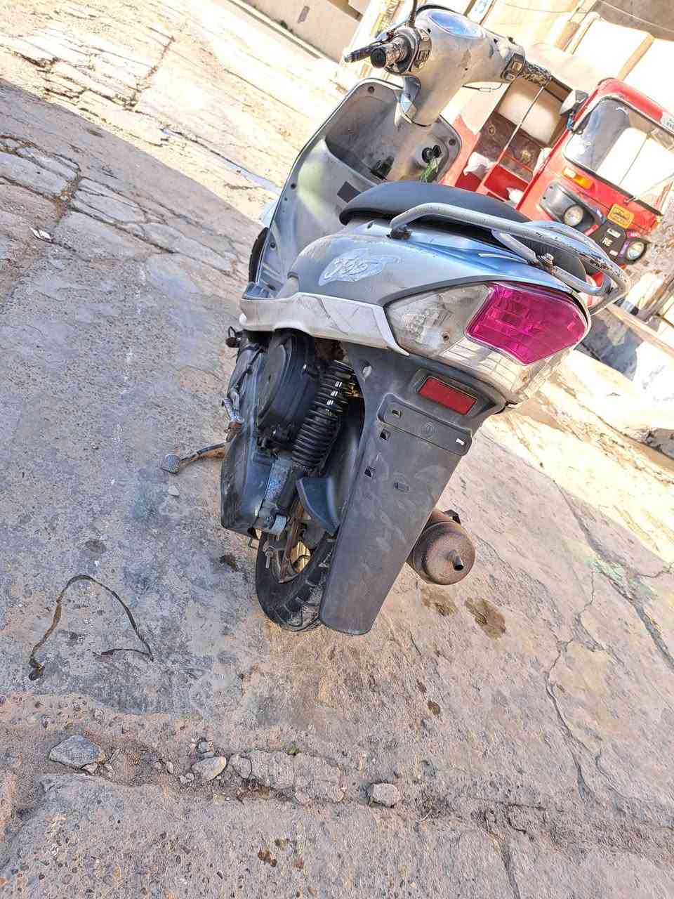 سلام عليكم عندي ماكس منغولي دراجه كله بلاديه مابيه نقص سعر  ٤٥٠ مكاني بغداد مدينه الصدر شراي يتصل ***********
