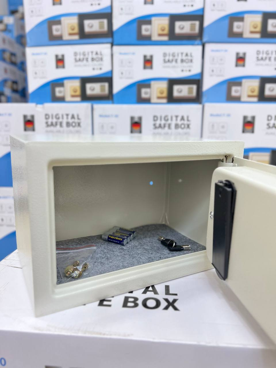 عرض 30سم ارتفاع 20سم عمق 20سم 
وزن 4 ونص 35 توصيل مجاني جميع المحافظات للحجز والاستفسار مراسلة واتساب *********** بغداد, العراق
