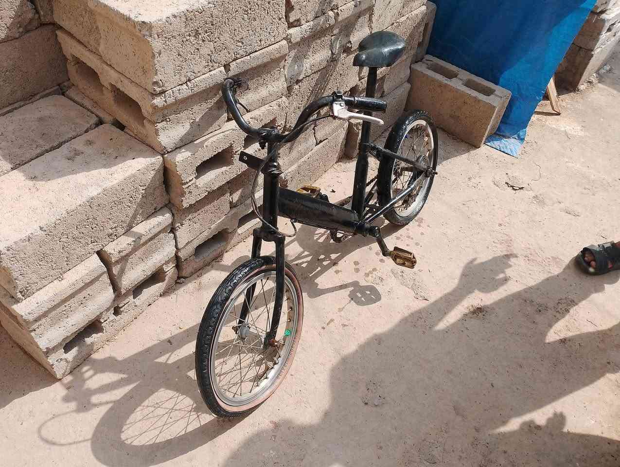 السلام عليكم
بيسكل للبيع 
السعر25وبي مجال قليل
(ملاحضه) 
البيسكل يحتجلو تايرةا 
(خلفيه/وراه) 
البيسكل  كامل يردلو بس تايرة
الشراي يجي خاص 🌹♥


**إذا كنت صاحب هذا الإعلان وتريد حذفه لأي سبب، رجاءا أرسل رسالة إلى الدعم الفني**