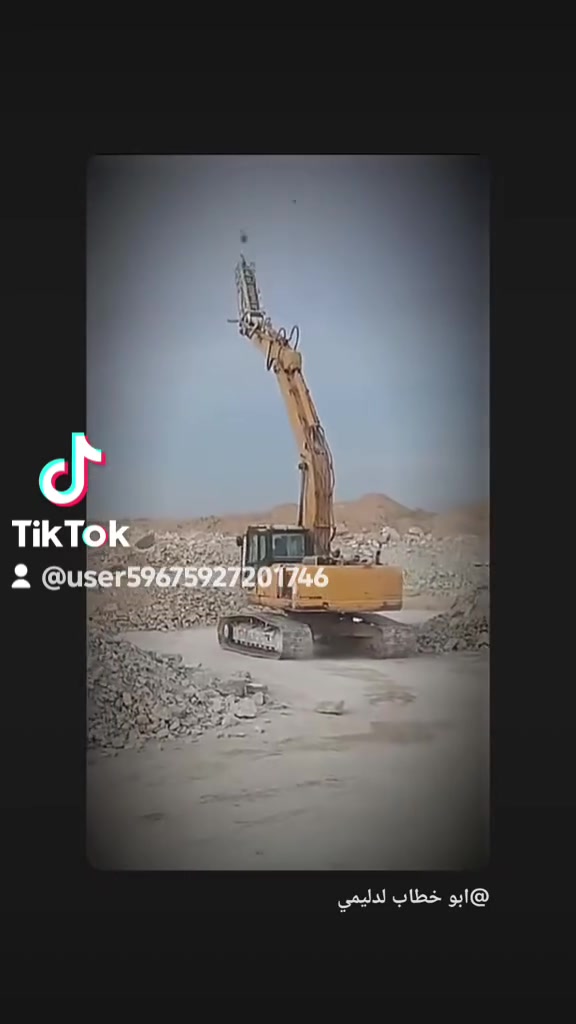 حفاره البيع  داش سفن  موديل 2004 الحجم 210  كبل الشغل الشراي   يتصل  ***********
