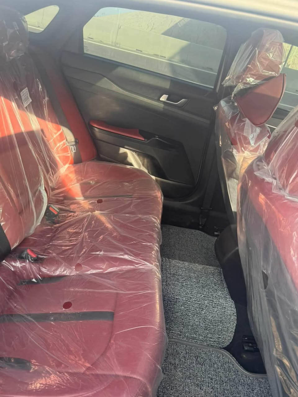 سلام عليكم k5موديل 2023 GT فول مواصفات للاخير لون سمنتي ماشيه 36 الف رقم بغداد باسمي فقط تبديل بنيد سونار موجود بصور مكاني بغداد حي الجهاد السعر 190$ وبيه مجال حك الجيه للاتصال ***********
