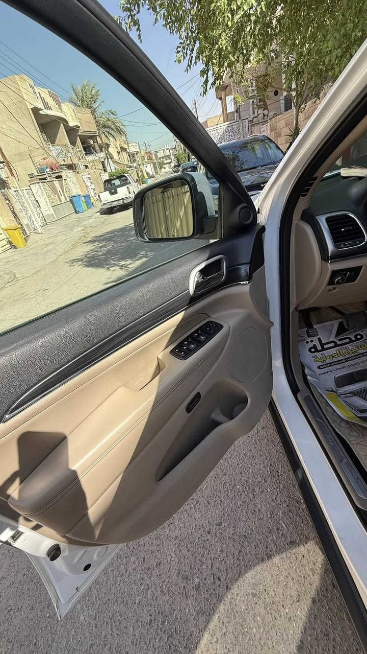 للبيع جيب كراند شيروكي خليجي
ليمتد x موديل (٢٠١٩) فول مواصفات 
مكفولة كير ومحرك وحادث 
المحرك : 3.6L  V6 
كشنات جلد
الرقم : بغداد ب اسمي 
اللون : ابيض 
دفع رباعي 4*4
استيرن كهربائي 
شفتات ستيرن 
٣ شاشات 
كير ٨ سرع اوتماتيك وعادي 
مرايا كهربائية قابلة للطي 
بصمة ابواب عدد ٢ 
تحذير نقطة عمياء 
سقف بانوراما فتحتين 
نظام الخرائط Gps
المصابيح زنون 
زراكات مازدات 
كشافات الضباب زنون 
تشغيل عن بعد 
صندوق كهرباء 
حفظ وضعيات الجلوس خزن (ميموري)
المقاعد الامامية كهربائية تدفئة وتبريد 
المقاعد الخلفية تدفئة 
حساسات امامية وخلفية 
تدفئة ستيرن 
محدد سرعة 
دبل كزوز خلفي 
مشغل اقراص 
ويل قياس ٢٠ 
كامرا خلفية ٣٦٠ درجة 
نظام تشغيل واطفاء اوتماتيكي 
السيارة 90 km 
عنوان السيارة البلديات ( ***********)
