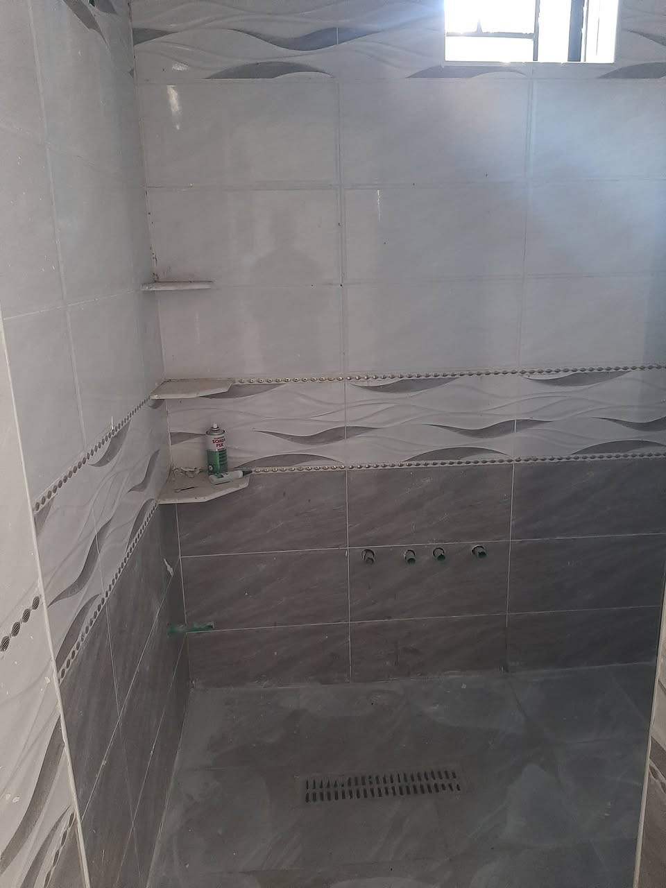 خلفة سيراميك متفرغ للعمل ***********
