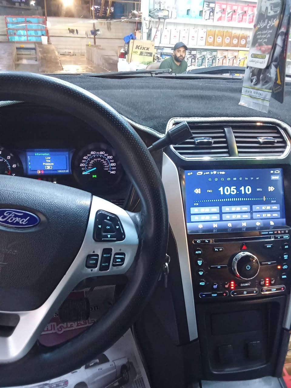 السلام عليكم للبيع فورد اكسبلور بوليسي 2013 صبغ عام بدون معجون حادث جاملغ امامي بدون دواخل  7 راكب 
سياره جاهزه 
السعر 105 
لااستفسار ***********
