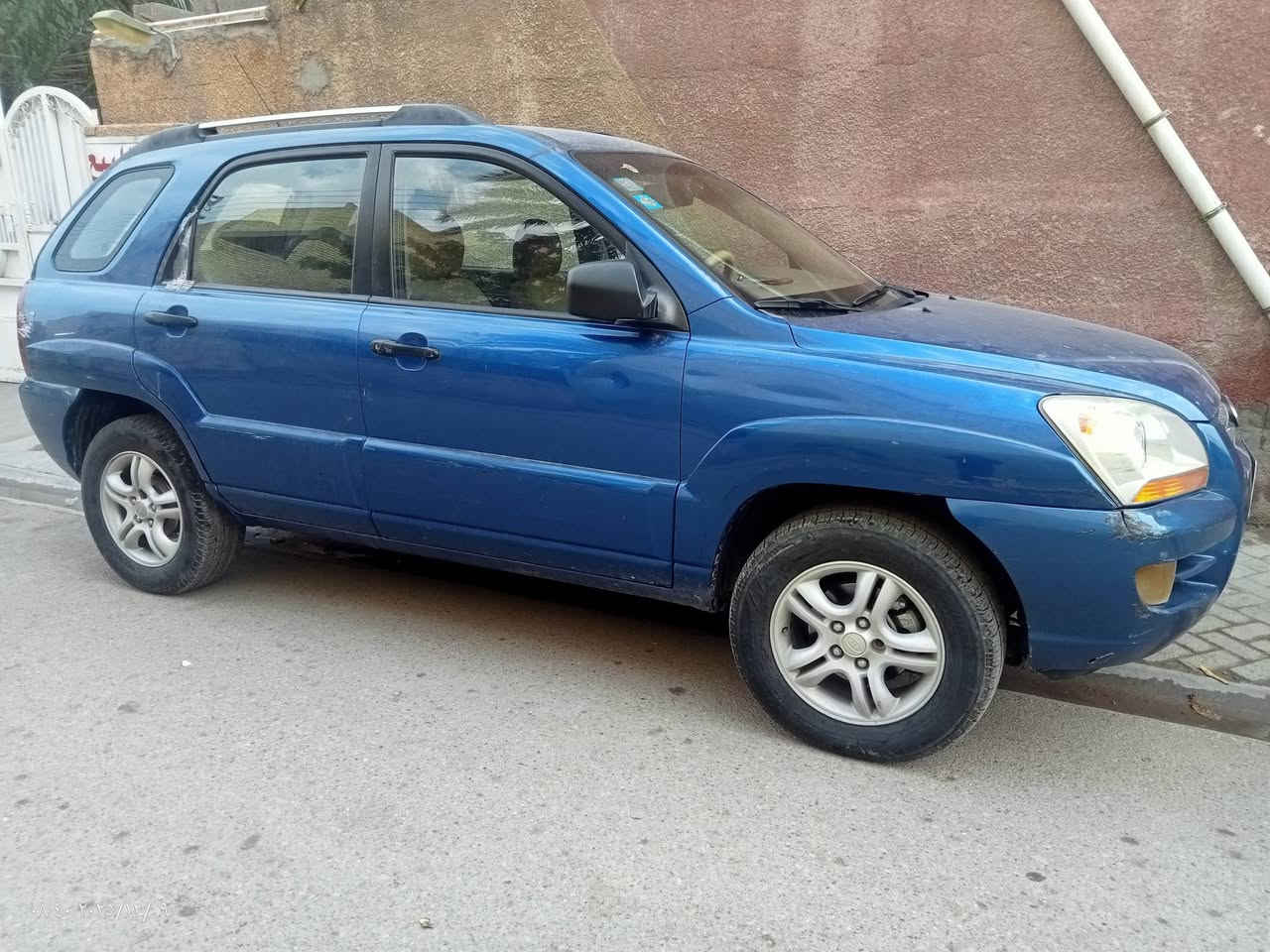 سلام عليكم 
كيا سبورتج ٢٠٠٨ خليجي محرك ٢٠٠٠ سياره مكفوله ما عدى يم قبق البانزين بارد سياره بسمي مكاني بغداد حي النصر 
السعر ١١٠ وبيه مجال
***********
