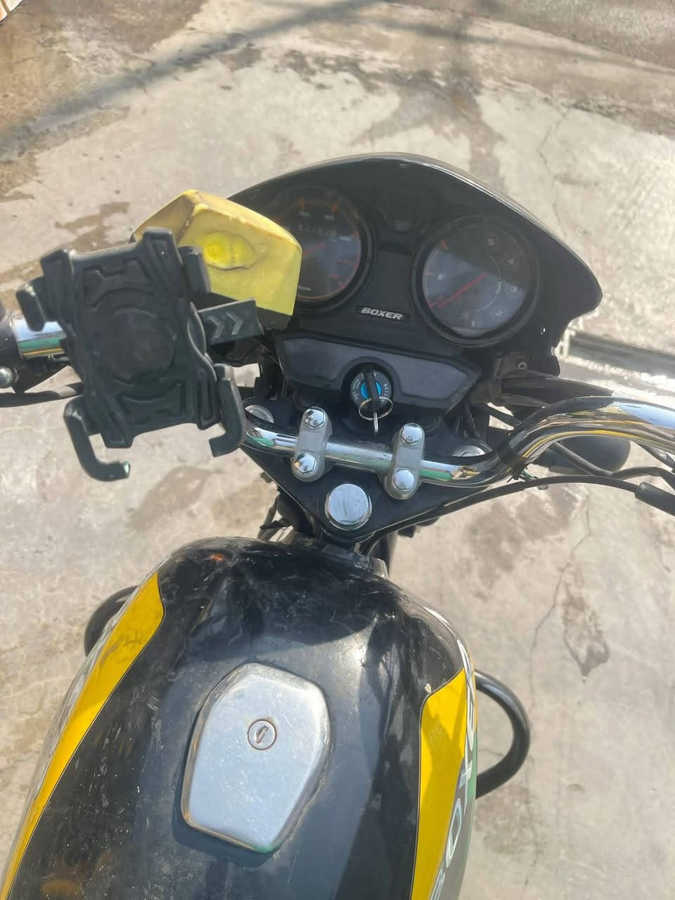 بوكسر كلاسك ٢٠٢٢ نازله بل ١٠ ماشيه ٥٢  <مجفت> وبيهه دخانه بعدهه من تحنه تروح دخانه اوراق كاملة كله مكاتبة بنفس اليوم اسويلك ٩٥٠ وبيه مجال الشراي  مكاني بغداد الكرخ الاتصال الامري موجودات <وياها صندوك الجبير مال دلفري ونقصهة  يده مال بريك الامامي طاكه وعندك ستنان صفح طاك وبيهه راجز مال سلف هم كم شغلة نواعم❤️‍🩹
 كهربايتهه كلهه شغاله خط *********** واتساب ***********
