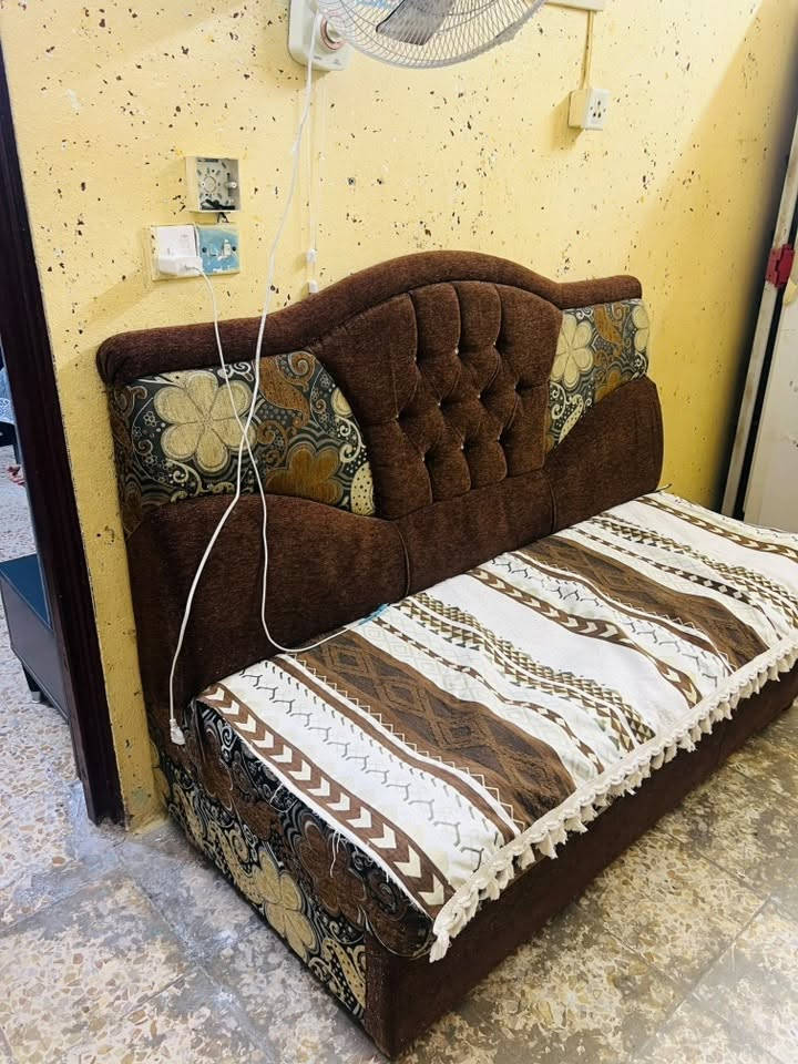 للبيع ديوان خشب ثقيل سبب البيع طلع صغير
السعر ٢٢٥للاستفسار الاتصال ***********
