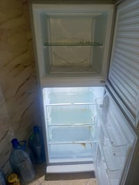 ثلاجة • شبه جديدة • للبيع