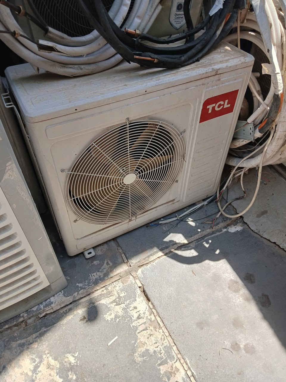 االسلام عليكم للبيع كنتوري 3طن للبيع نوع TCL الجهاز نضافته 100/100 ابلادي مامصلح غازه كامل السعر 800 بغداد الحريه ***********
