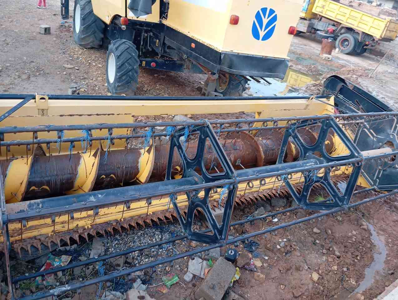 حاصده نيهولند موديل2012 رقم اربيل إنكليزي بسمي شرط التحويل مكفولة من طك ولحيم اكسل عريض تاير  عشرين ***********
