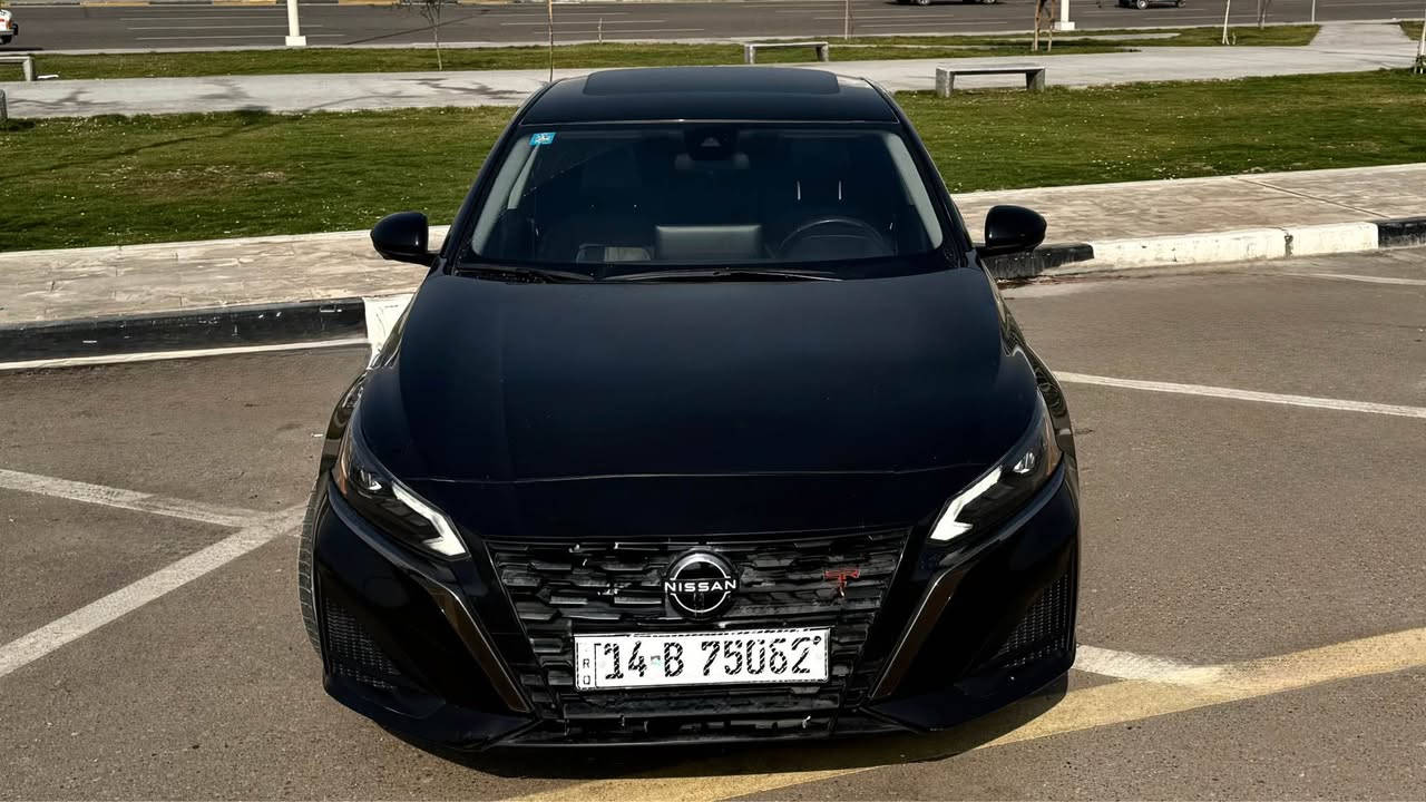 السلام عليكم بلاش والله بسبب ضرف 
التيما ٢٠٢٣ كفاله عامه تقرير فقط
السياره حرة بصره وبيها مواصفات ما تخلص اعلى مواصفات تجي بالسياره كلش كلش 
نضيفة بشكل والصور تسولف 
رايدها ب168  
مكاني بصره 
*********** Singapore
